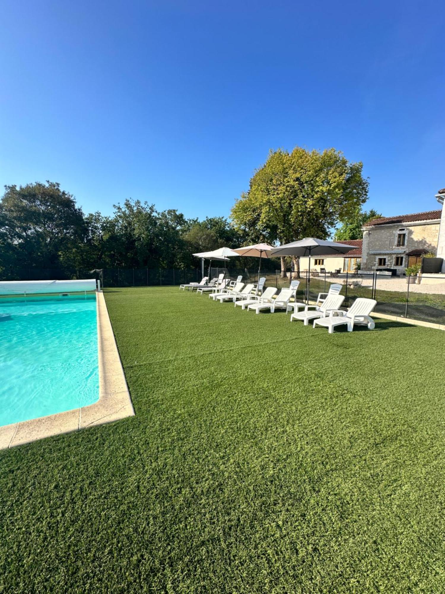 הוילה Saint-Just  Domaine De La Roche Chabrelle מראה חיצוני תמונה